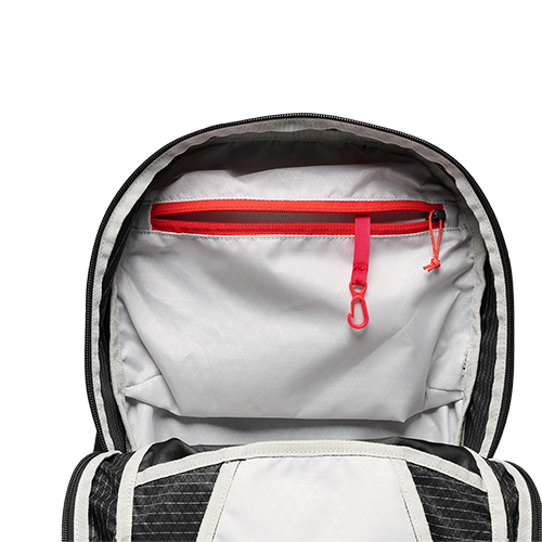 681363_0002_Womens-Pursuit-25-Backpack_Black_06_.jpg