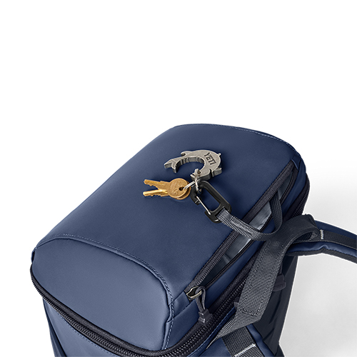 Daytrip_Backpack_20L_Classic_Navy_Detail_Prop.jpg