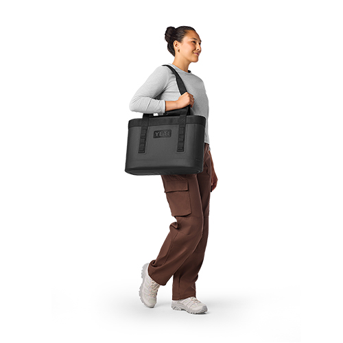 Z_CAMINO_Zip_18_Black_Model.jpg