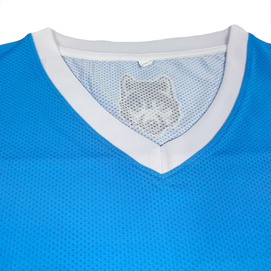 Close-Up Neckline